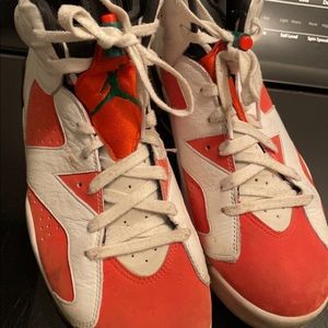 Selling Gatorade 6’s are a little dirty & haven’t been worn since freshman year.